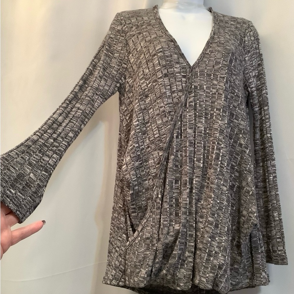 Line Up Top Women’s Size Small Knit Cross Over Grey - Picture 5 of 14